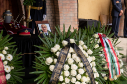 Dr. Hoffmann Imre ravatala a rákóczifalvai temetőben