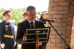 Ifjabb Hubai Imre, a Jász-Nagykun-Szolnok megyei közgyűlés elnöke búcsúbeszédet mond