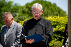 Kómár István plébános búcsúbeszédet mond