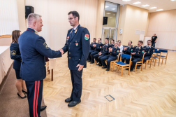 Elismerések átadása (7)