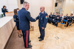 Elismerések átadása (8)