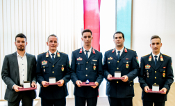 Elismerések átadása (18)