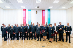 Elismerések átadása (19)