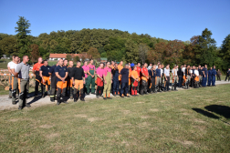 Megnyitón felsorakozott versenyzők