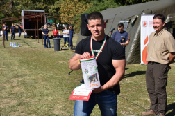 A képen a döntési versenyszám győztese, Kmetz Szabolcs encsi tűzoltó