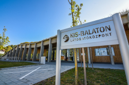 A gyakorlat nyitásának és zárásának helyet adó látogatóközpont épülete