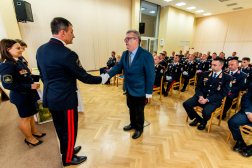 Elismerés átadása