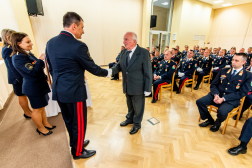 Elismerés átadása