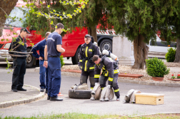 A tanulók a tűzoltóautókat is megtekinthették.
