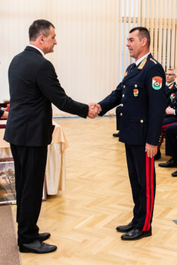 Elismerések átadása