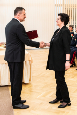 Elismerések átadása