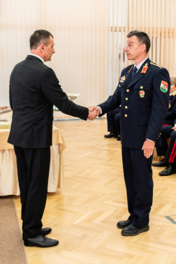 Elismerések átadása