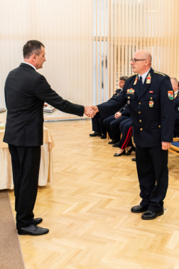 Elismerések átadása