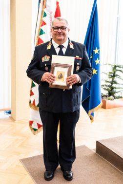 Elismerések átadása