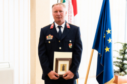 Elismerések átadása